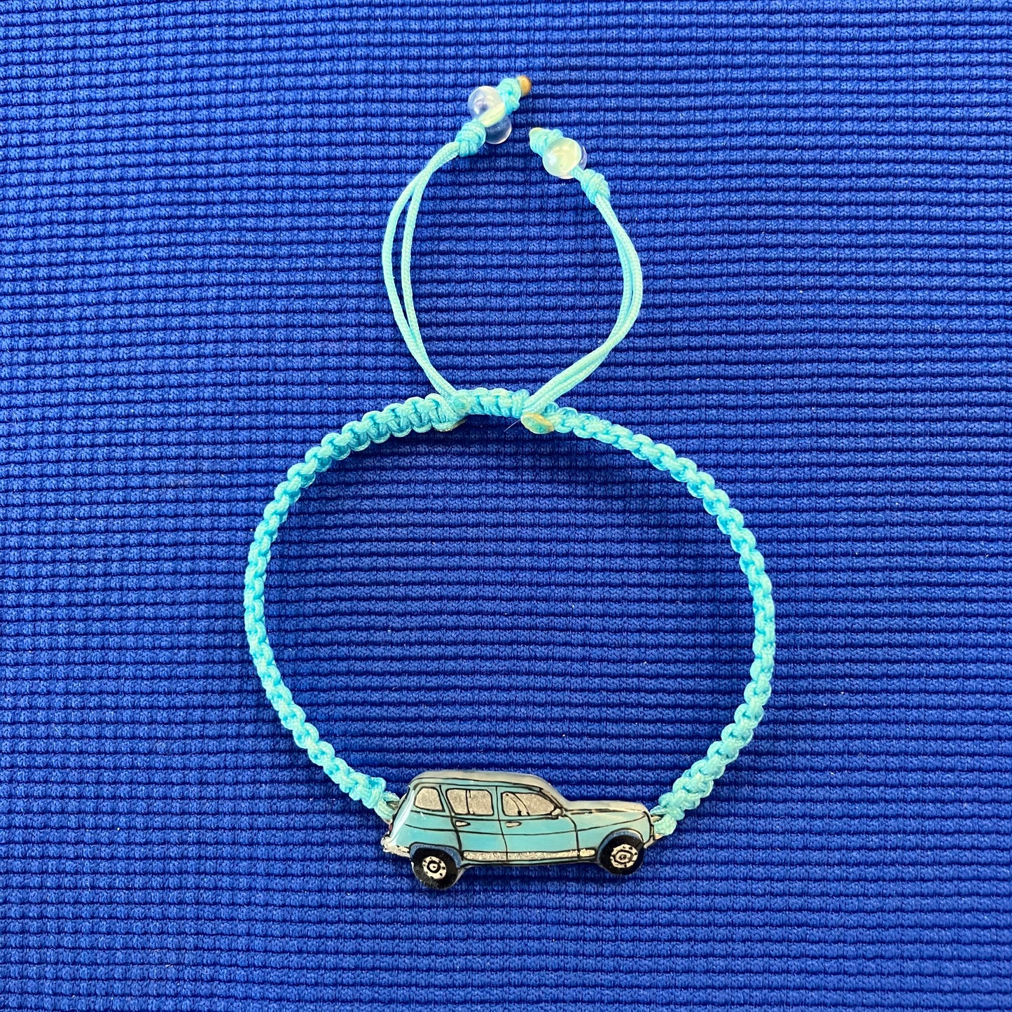 4L bleu clair
