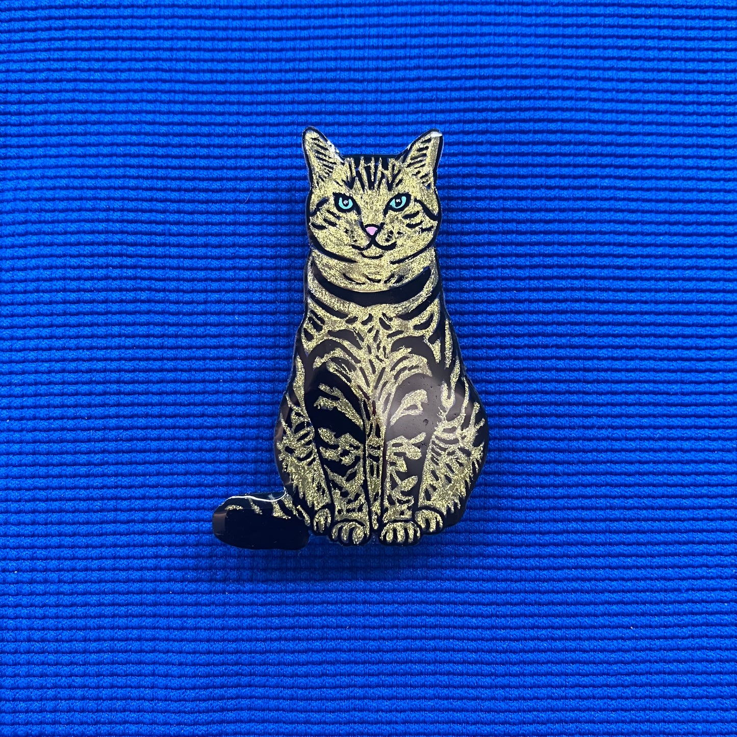 Chat noir et or
